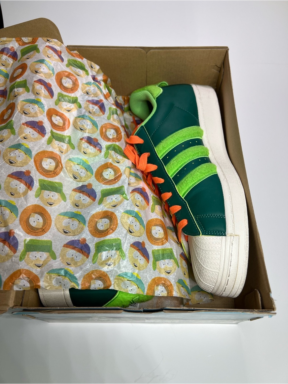 Adidas Superstar South Park edition “Kyle”. Men’s size 13. - Picture 7 of 10